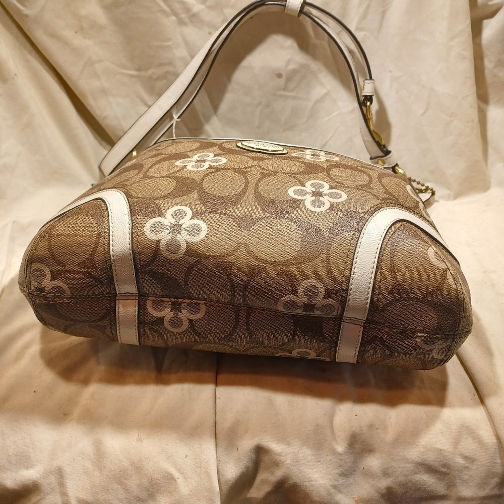 Coach Peyton - image 6